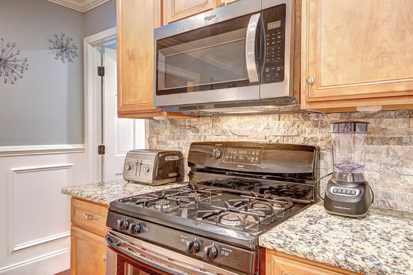 Private kitchen - Pool vibes! (Douglasville)