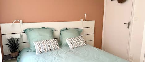 2 bedrooms, iron/ironing board, free WiFi