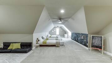 5 bedrooms, desk, iron/ironing board, travel cot