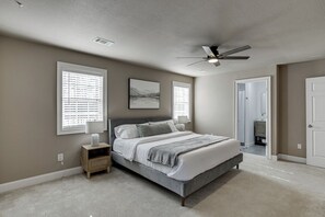 6 bedrooms, desk, iron/ironing board, travel cot