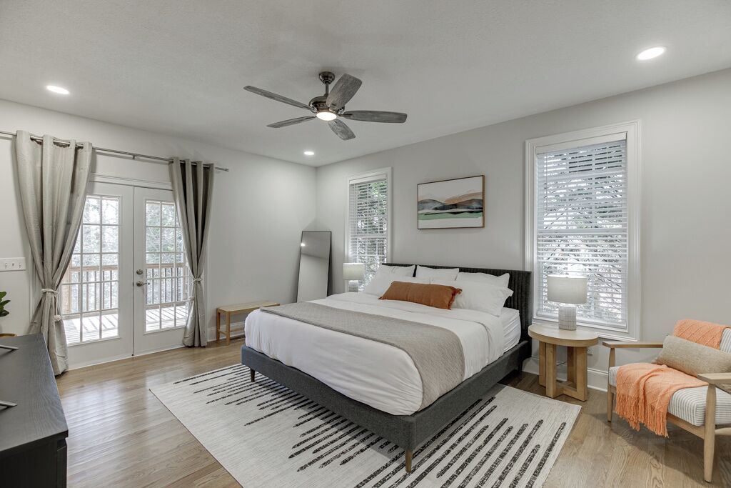 5 dormitoris, escriptori i planxa i posts de planxar 