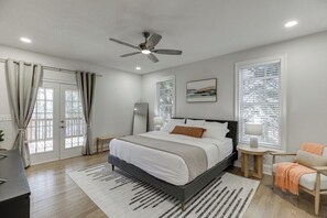 5 bedrooms, desk, iron/ironing board, travel cot