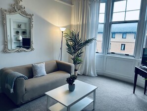 Apartment | Living area | TV