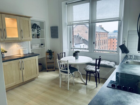 Apartment | Private kitchen | Fridge, microwave, oven, stovetop