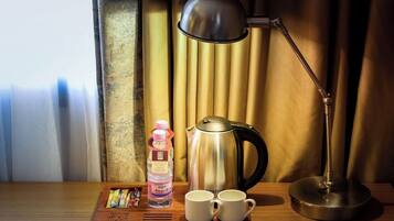 Blackout drapes, soundproofing, free WiFi