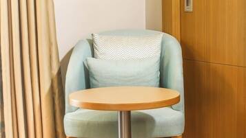 Blackout drapes, soundproofing, free WiFi