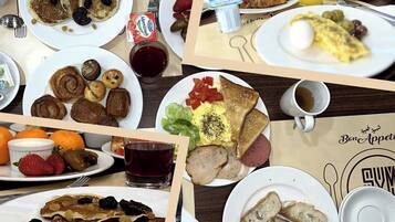 Free daily buffet breakfast