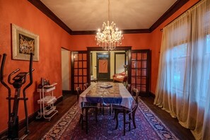 Dining - Historic Getaway (Memphis)