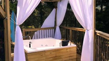 Bain à remous extérieur
