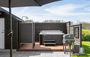 Terrace/patio - Cozy home in Frørup with jacuzzi (Frørup)
