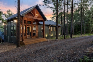 Exterior - New Sauna, Deck, Hot Tub, Fire Pit, Pets, Vacana Jade (Broken Bow)