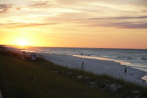 Beach nearby - SEA-REST!! Relaxed 4br 4ba home, POOL and close to the BEACH! (Alys Beach)