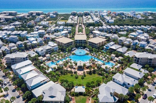 SEA-REST!! Relaxed 4br 4ba home, POOL and close to the BEACH!