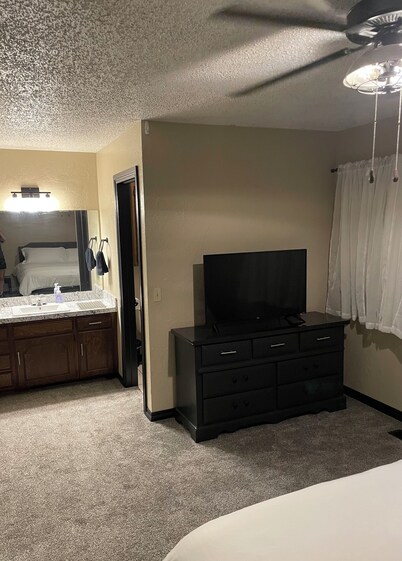 Family-sized home in quiet neighborhood in Weatherford, OK