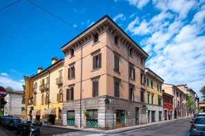 موقف سيارات