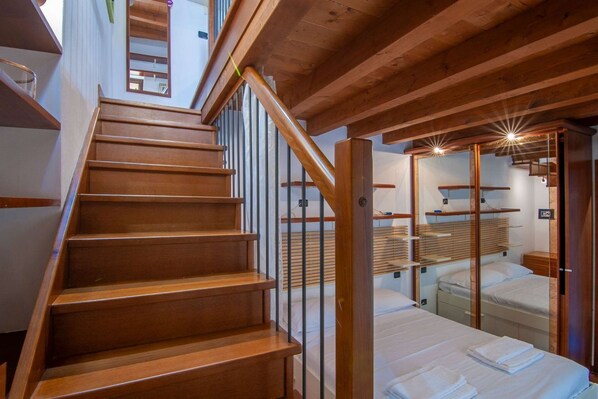 1 غرفة نوم ومكواة/لوح كي وواي فاي وملاءات أسرّة