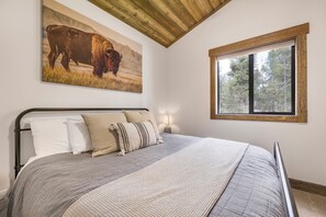 3 chambres, fer et planche à repasser, lit de bébé portatif