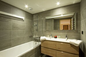 Handdoeken, zeep, shampoo, toiletpapier