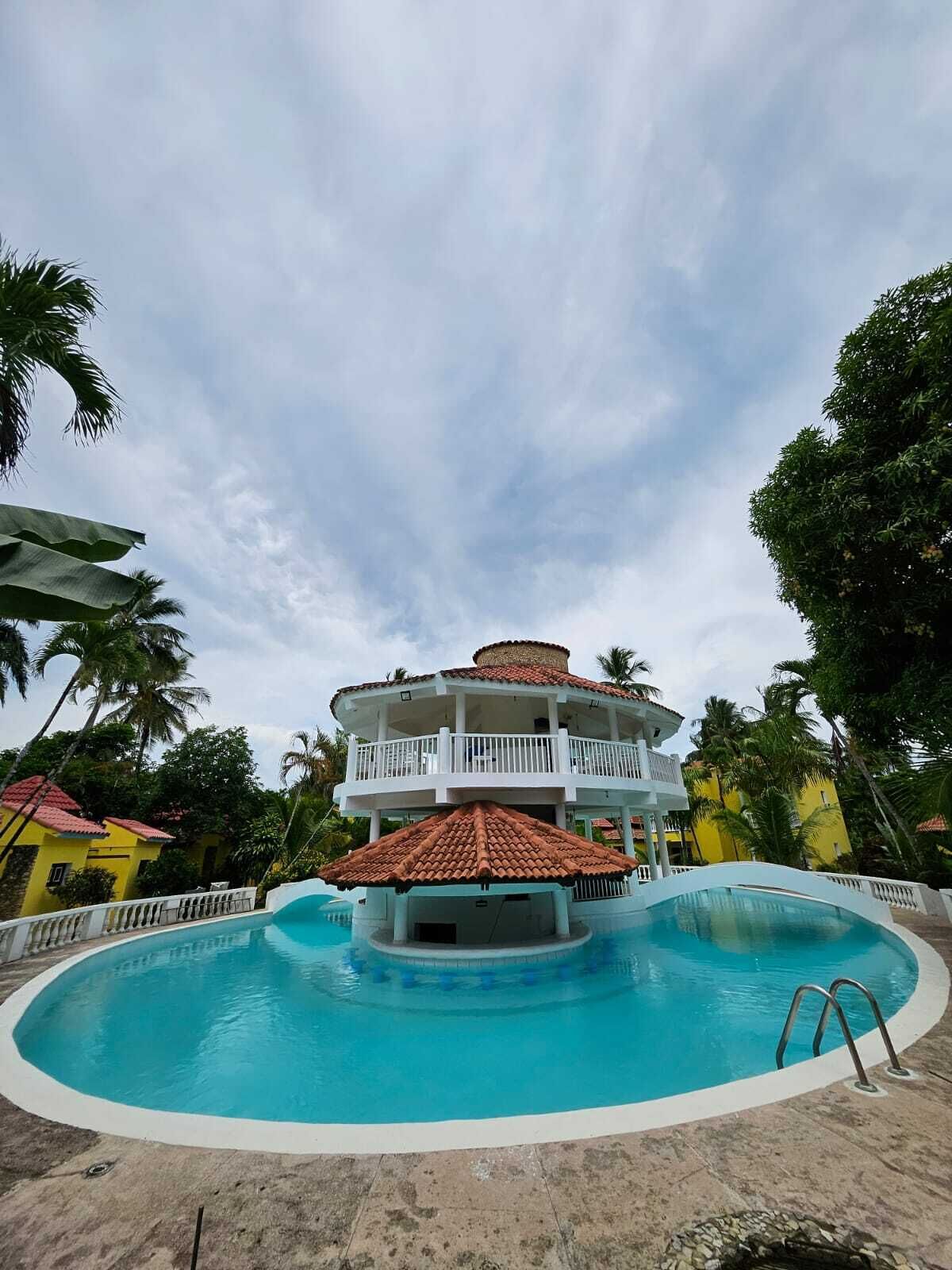 2 piscinas al aire libre