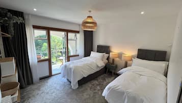 House | 5 bedrooms, iron/ironing board, free WiFi, bed sheets