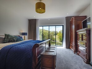 5 عدّة غرف نوم ومكواة/لوح كي وواي فاي مجانًا وملاءات أسرّة