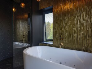 Bathroom - 5 Bed Lake House - Sleeps 10 - Nature Reserve (Devizes)