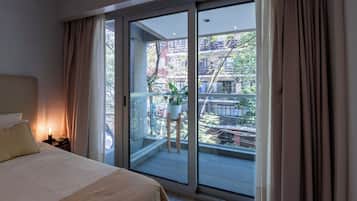 1 habitación, caja de seguridad en la habitación y escritorio