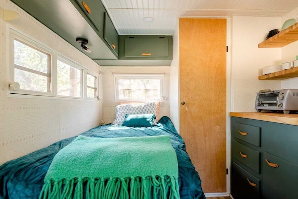 1 bedroom, desk, free WiFi, bed sheets