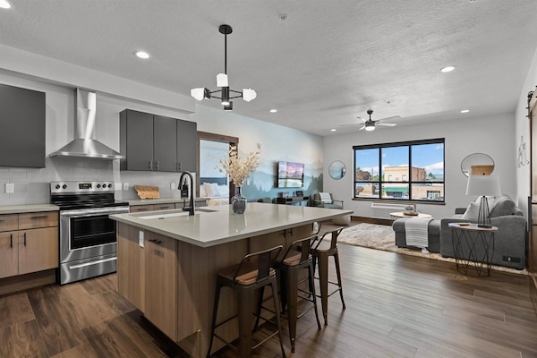 Kylskåp, mikrovågsugn, ugn och spishäll