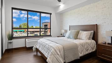 2 habitaciones, tabla de planchar con plancha, wifi y ropa de cama