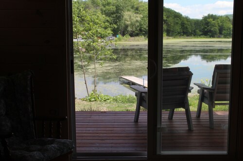 Stevens Lane New Log Cabin - Lamoka Lake - just steps from the water's edge.