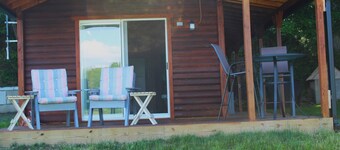 Stevens Lane New Log Cabin - Lamoka Lake - just steps from the water's edge.