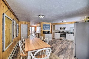 Fridge, microwave, oven, stovetop - Kineo Overlook (Beautiful Mountain Views) (Rockwood)