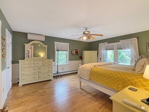 4 Schlafzimmer, Schreibtisch, Bügeleisen/Bügelbrett, kostenloses WLAN
