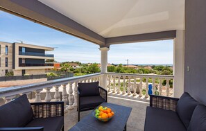 Terrace/patio - 3 bedroom cozy apartment in Medulin (Medulin)