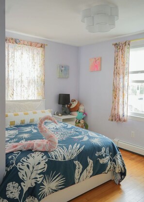 2 bedrooms, WiFi, bed sheets - Boho bungalow with designer touches 10 minutes to beaches and downtown Portland (South Portland)
