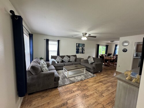 Cozy house close to the Branson strip and all golfing courses! kids friendly.