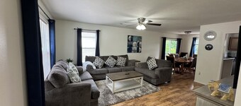 Cozy house close to the Branson strip and all golfing courses! kids friendly.