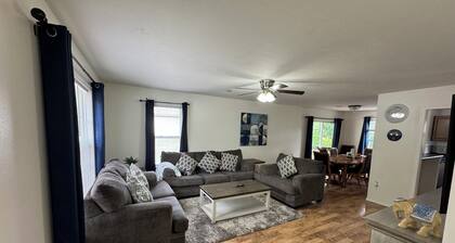 Cozy house close to the Branson strip and all golfing courses! kids friendly.