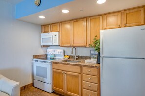 Fridge, microwave, oven, stovetop - New Listing! Stylish Kahana Beach Retreat (Lahaina)