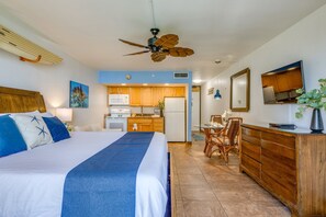 Iron/ironing board, free WiFi, bed sheets - New Listing! Stylish Kahana Beach Retreat (Lahaina)