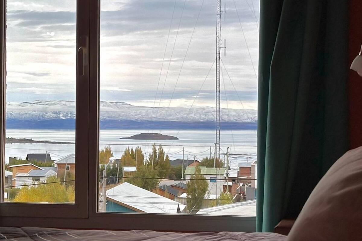 Tremannsrom – comfort, terrasse, utsikt mot innsjø | Wi-fi (inkludert)