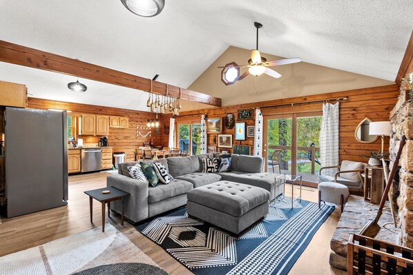 Televisión, chimenea, videojuegos, futbolito