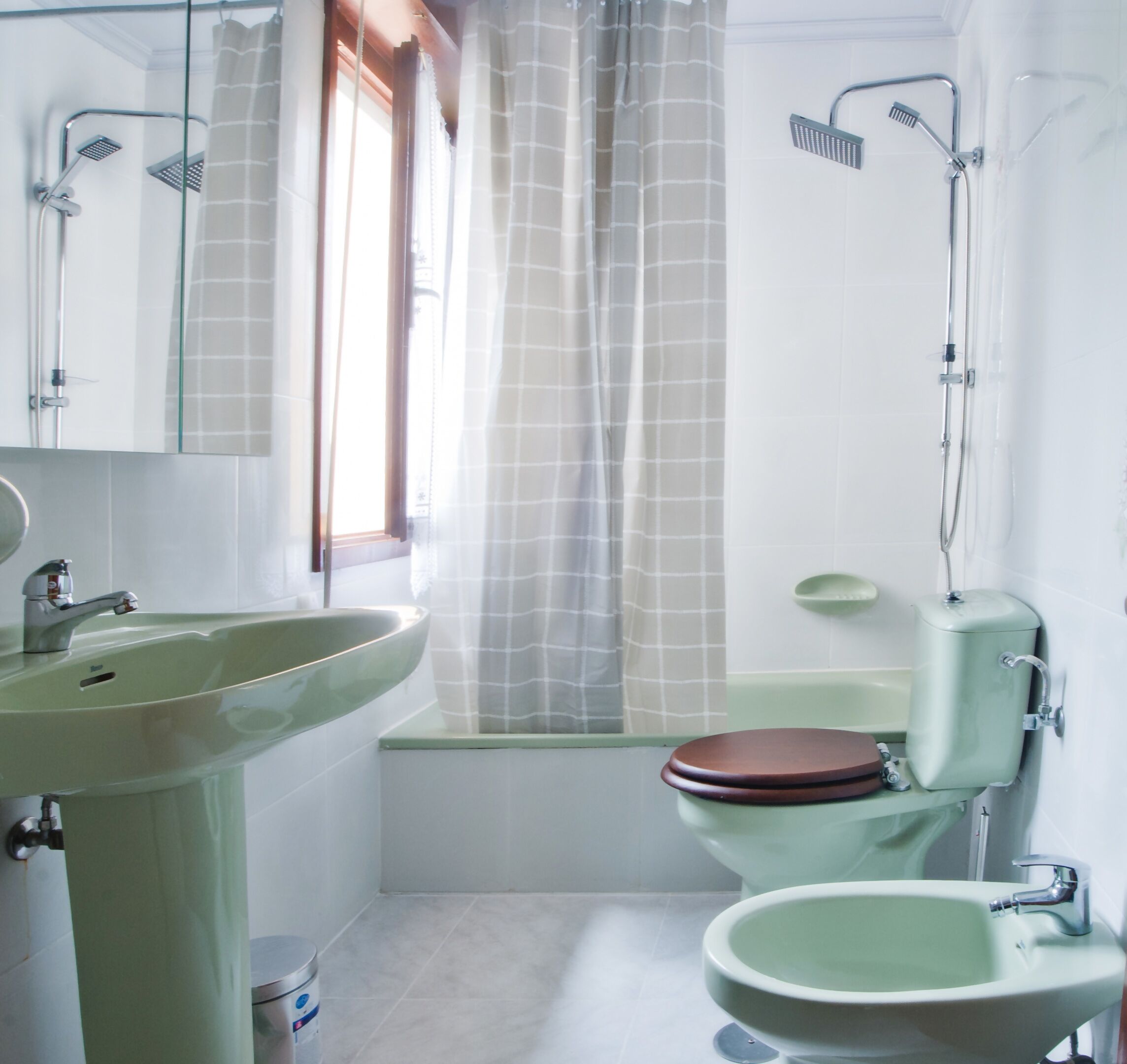 A bathroom with a bathtub, toilet, and two sinks.