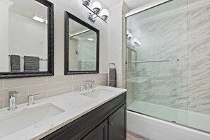 Apartamento (Luxury 2 Bedroom Condo in the Heart o) | Baño