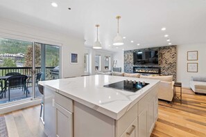 Apartment (Luxury 2 Bedroom Condo in the Heart o) | Eigene Küche | Kochgeschirr/Geschirr/Besteck