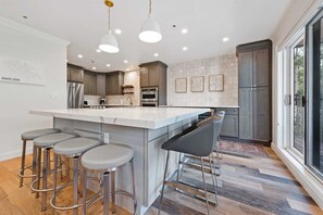 Apartment (Luxury 2 Bedroom Condo in the Heart o) | Eigene Küche | Kochgeschirr/Geschirr/Besteck