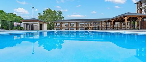 Piscine couverte, piscine extérieure