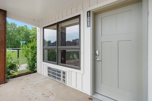 Exterior detail - Poolside Cactus Flower Condo, Walk To Landing, Fishing Dock, & Indoor Pool (Branson)