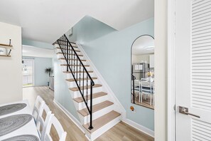 Interior - Spacious, recently renovated centrally located condo with pool and parking (Ocean City)
